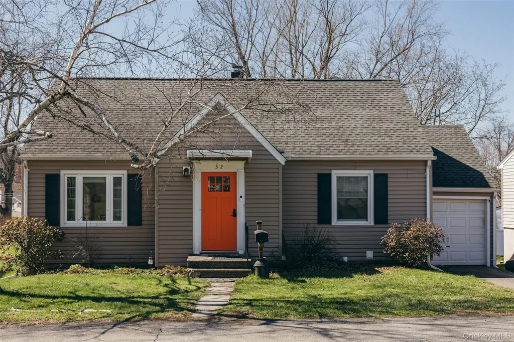 32 Ten Broeck Avenue Hudson NY 12534
