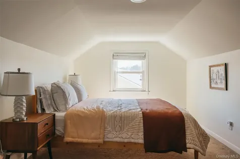32 Ten Broeck Avenue Hudson NY 12534