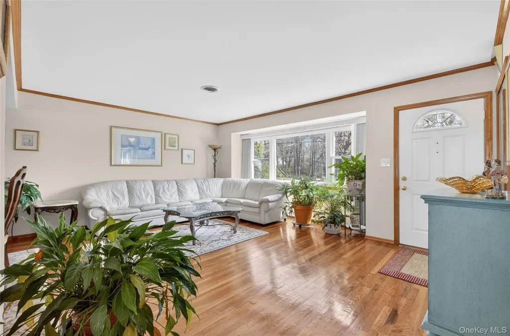 141 Cold Spring Road Syosset NY 11791