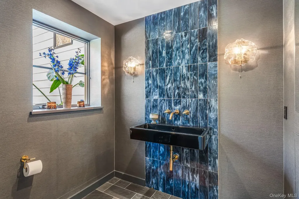 68 Brookside Drive Manhasset NY 11030