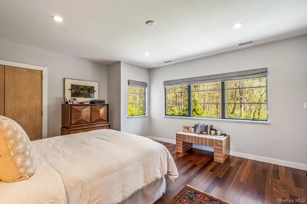 68 Brookside Drive Manhasset NY 11030