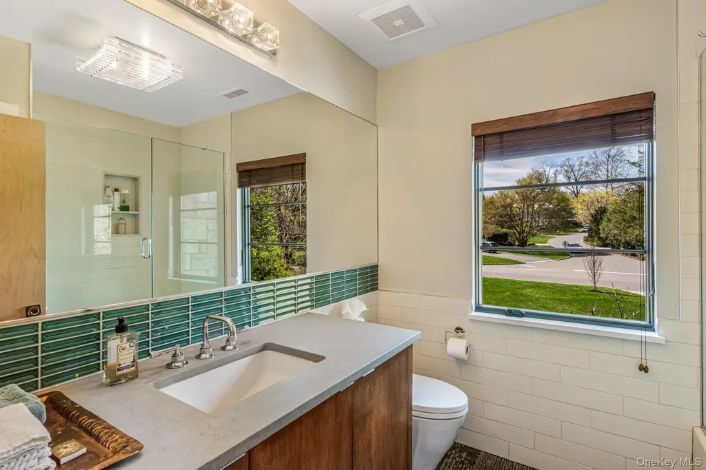 68 Brookside Drive Manhasset NY 11030
