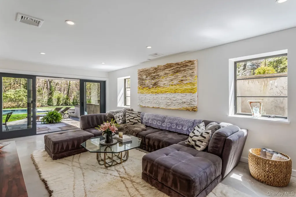 68 Brookside Drive Manhasset NY 11030