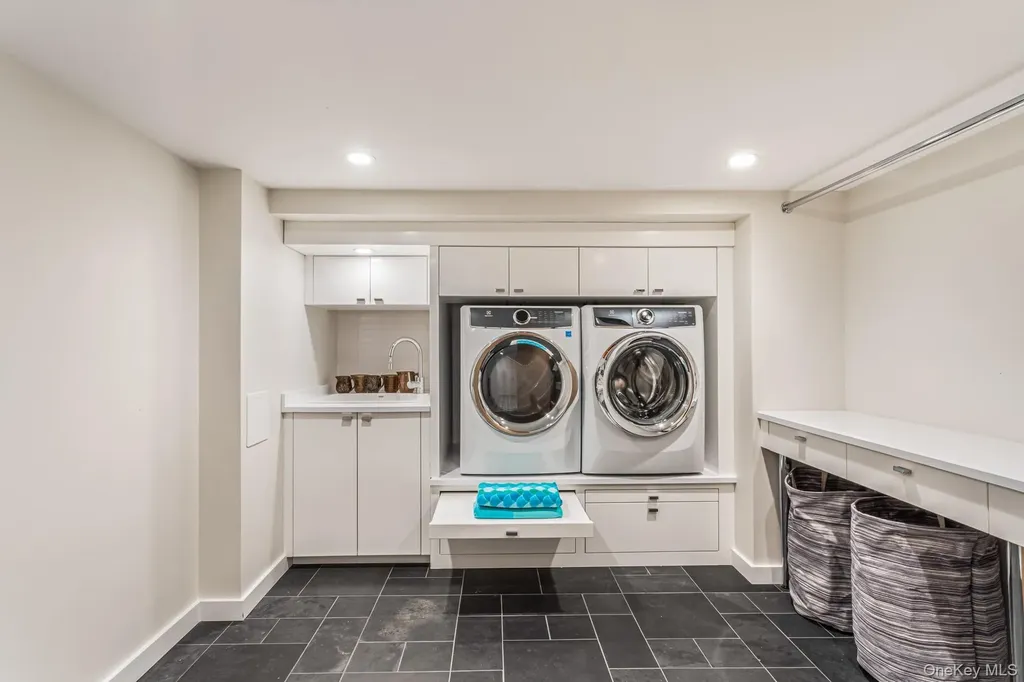 68 Brookside Drive Manhasset NY 11030