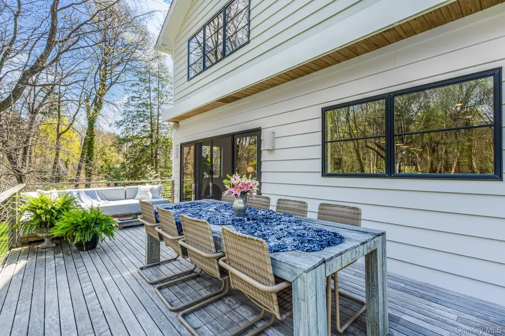 68 Brookside Drive Manhasset NY 11030