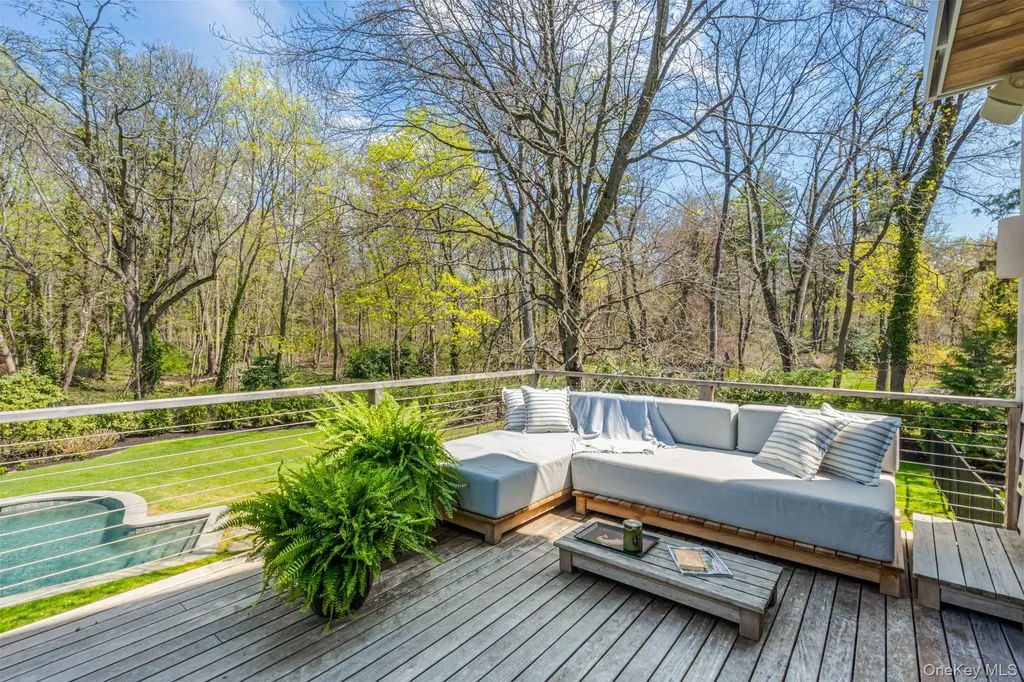 68 Brookside Drive Manhasset NY 11030