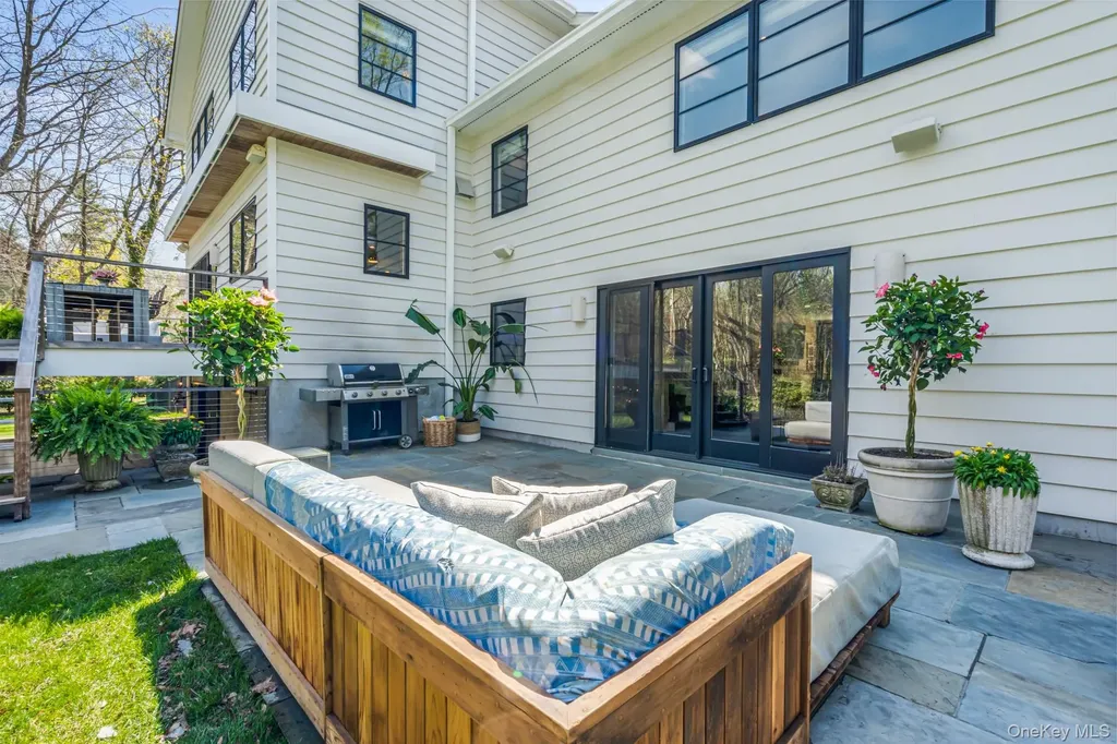 68 Brookside Drive Manhasset NY 11030