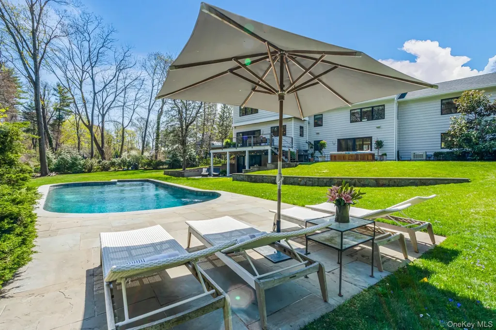68 Brookside Drive Manhasset NY 11030