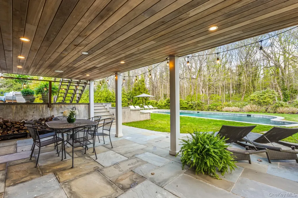 68 Brookside Drive Manhasset NY 11030