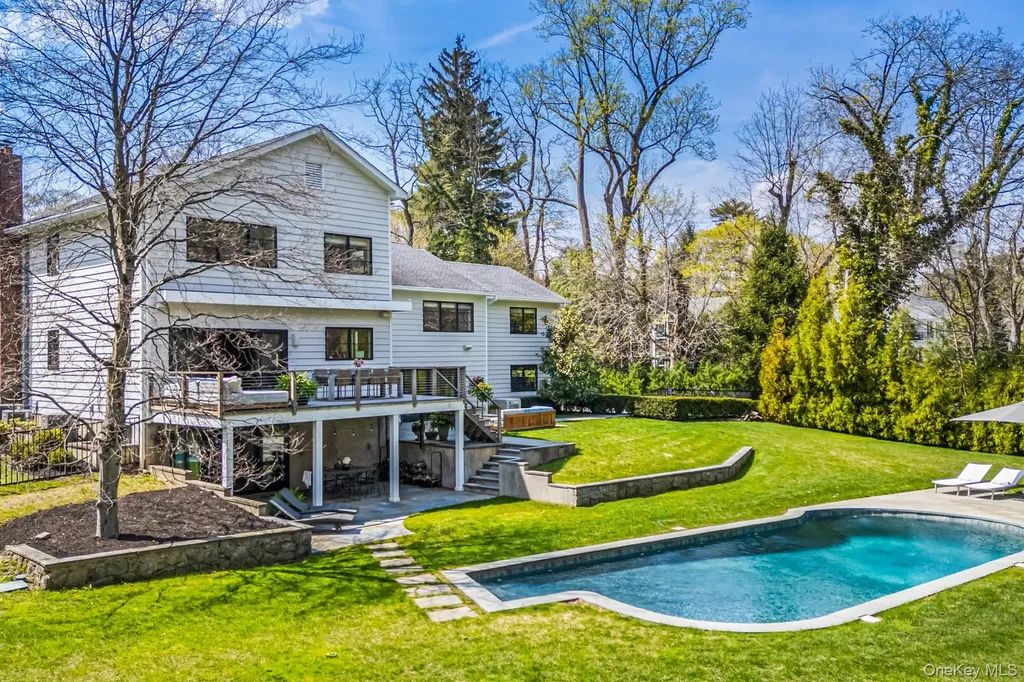 68 Brookside Drive Manhasset NY 11030