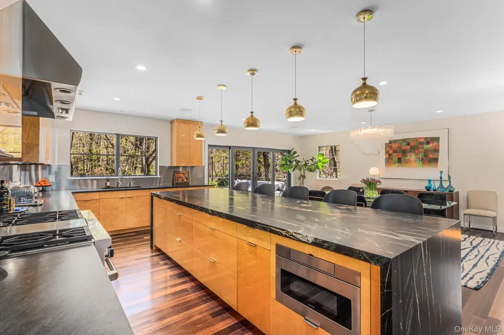 68 Brookside Drive Manhasset NY 11030