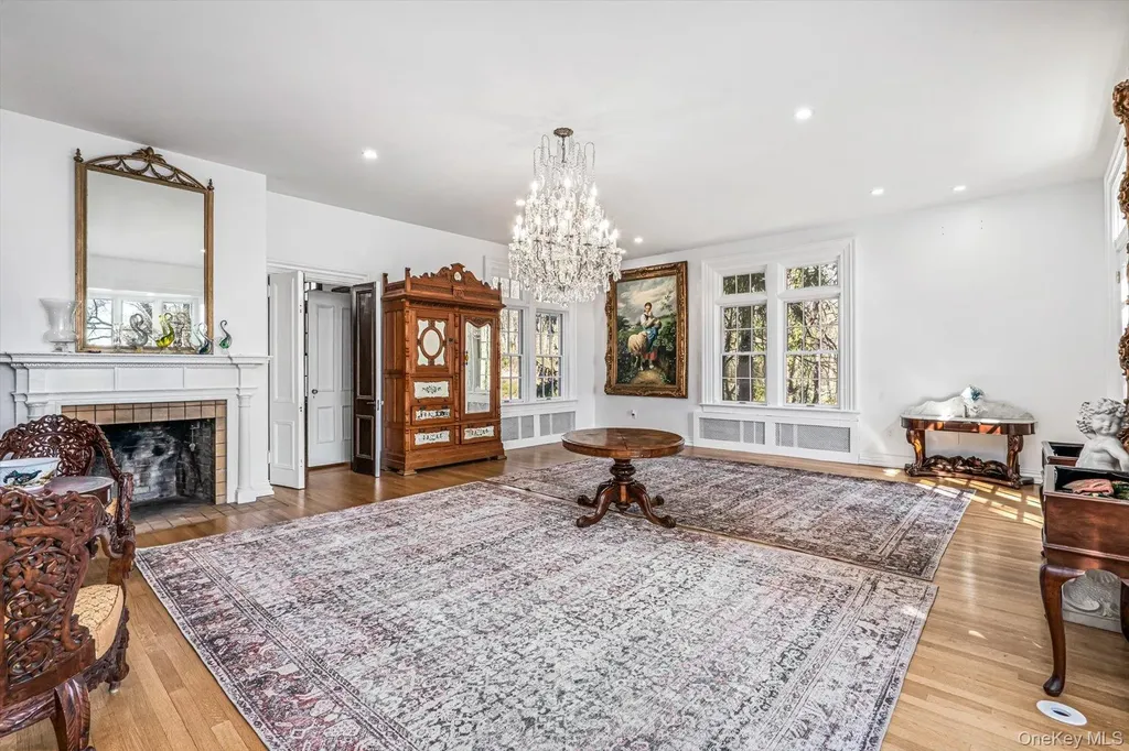 365 E Shore Road Kings Point NY 11023