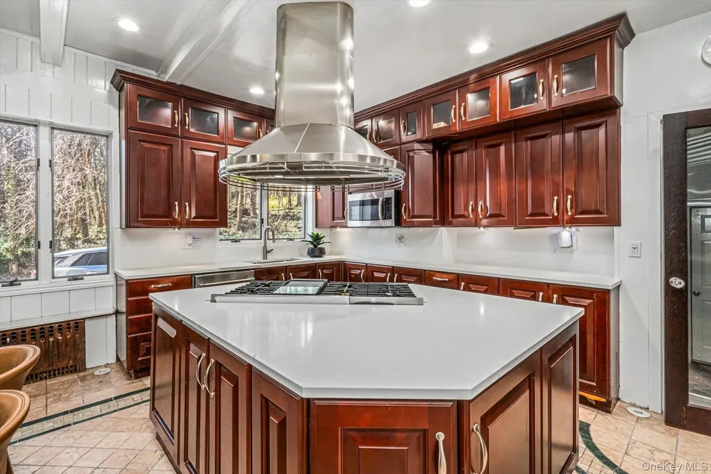 365 E Shore Road Kings Point NY 11023