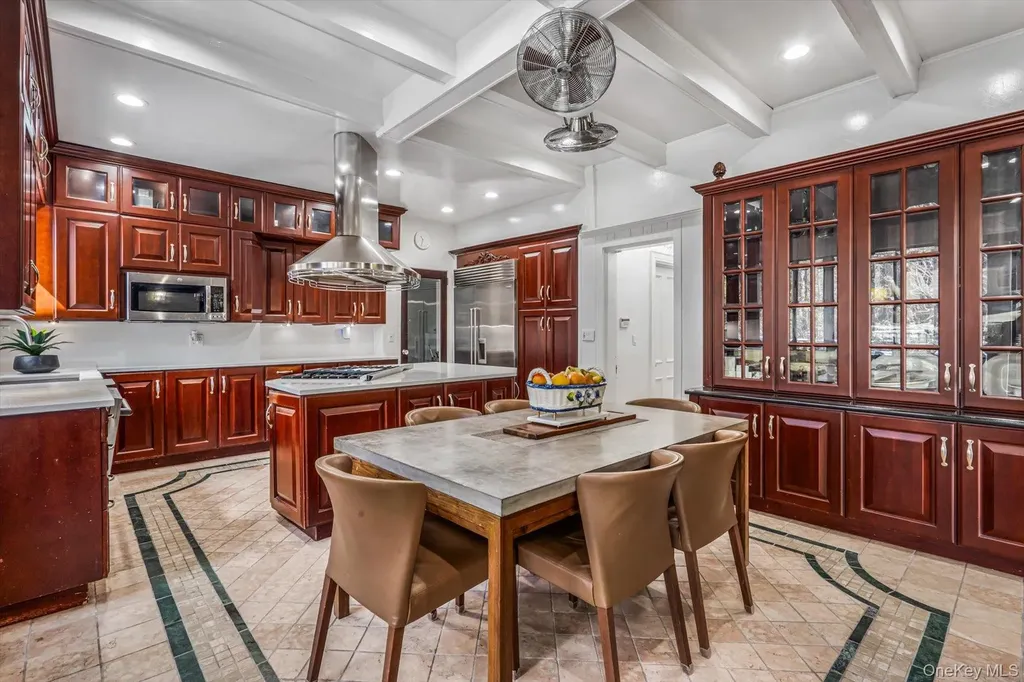 365 E Shore Road Kings Point NY 11023