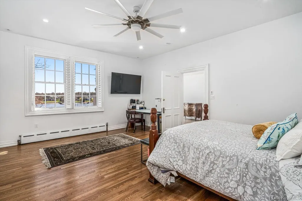 365 E Shore Road Kings Point NY 11023