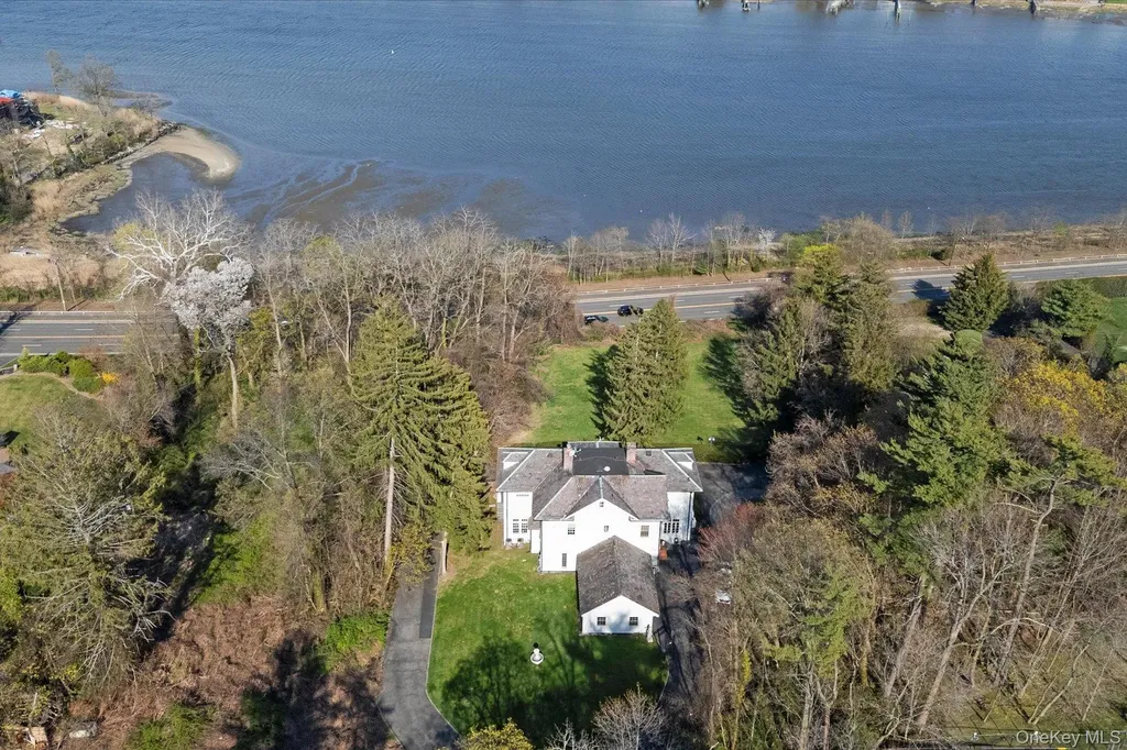 365 E Shore Road Kings Point NY 11023