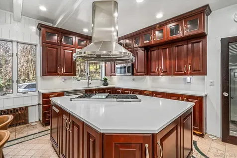 365 E Shore Road Kings Point NY 11023
