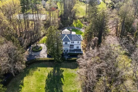 365 E Shore Road Kings Point NY 11023