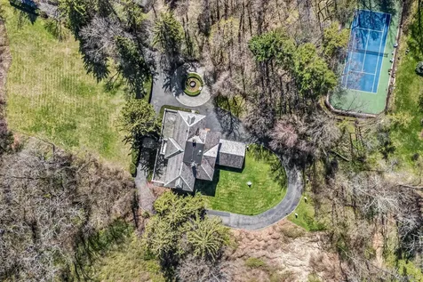 365 E Shore Road Kings Point NY 11023