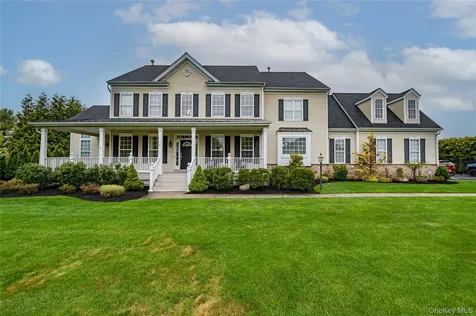 4 Indianwood Court Wading River NY 11792