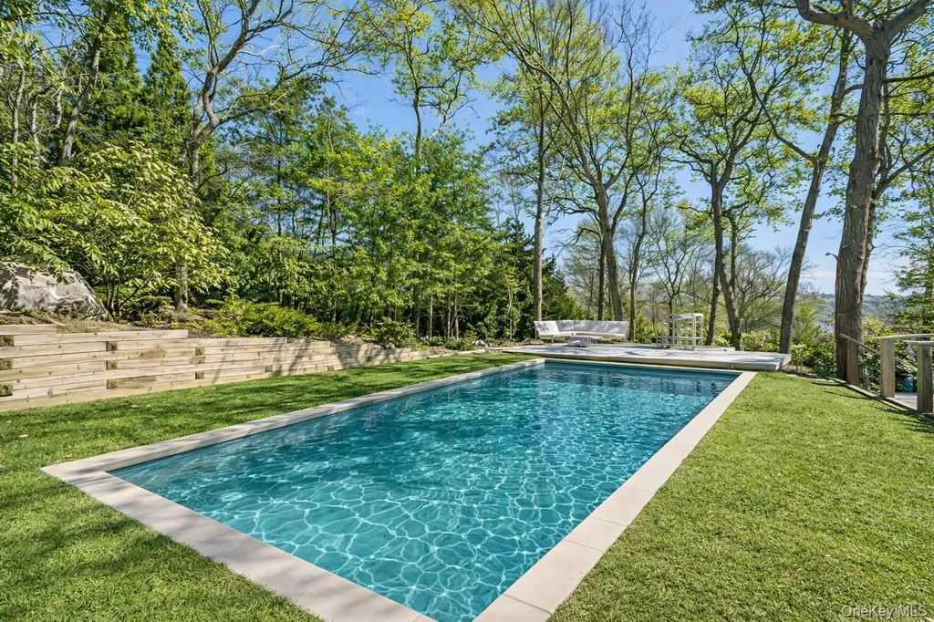 33 Peters Path East Hampton NY 11937