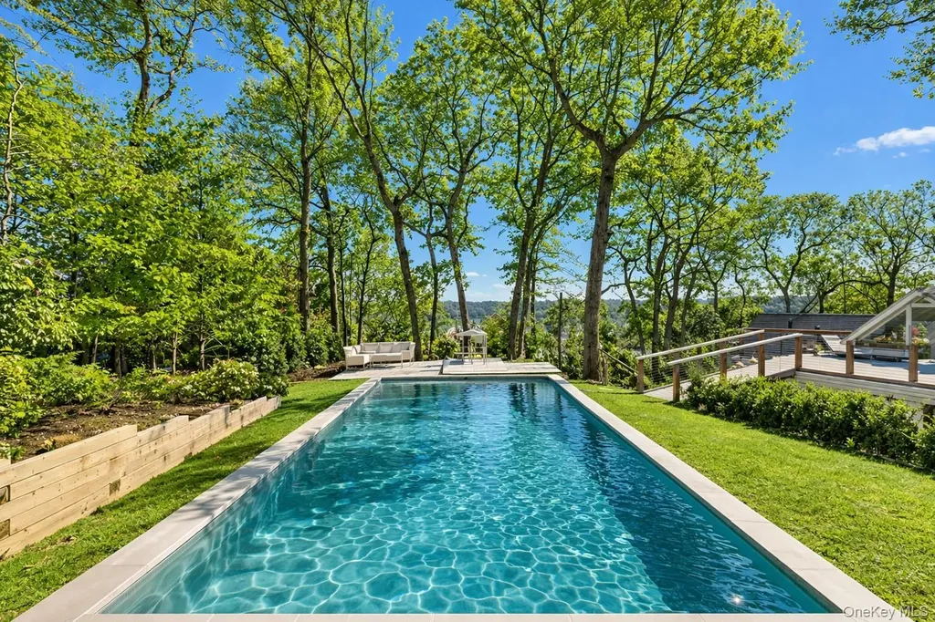 33 Peters Path East Hampton NY 11937