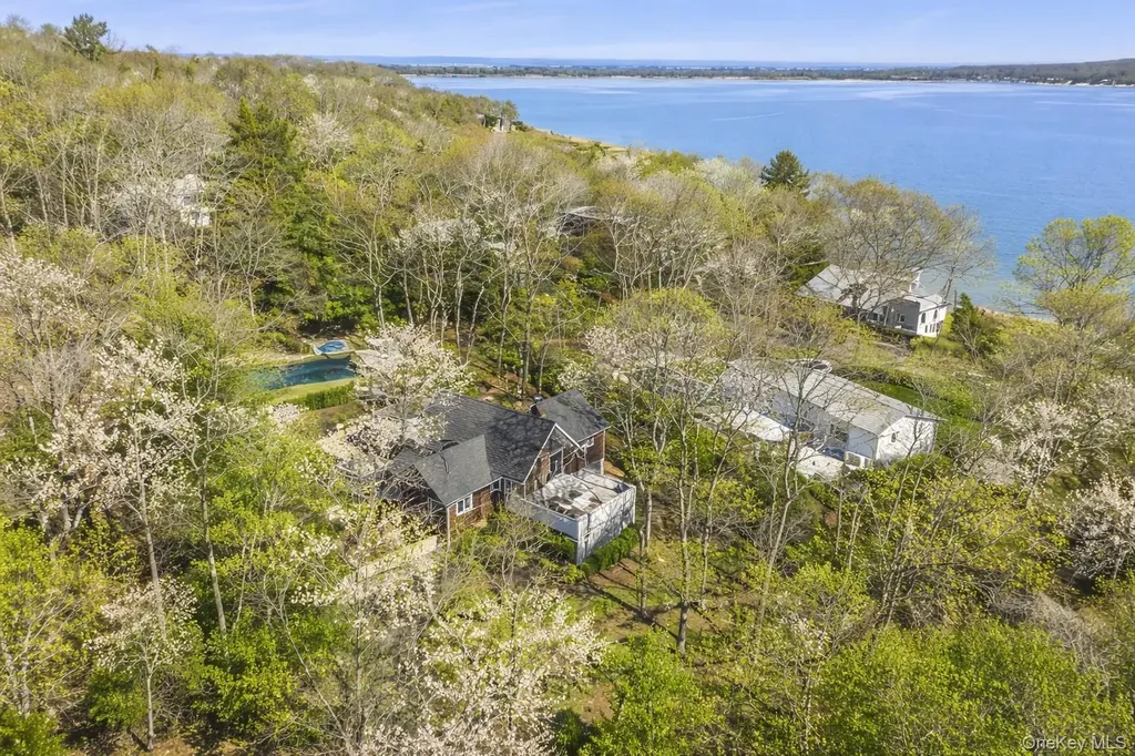 33 Peters Path East Hampton NY 11937