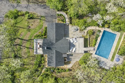 33 Peters Path East Hampton NY 11937
