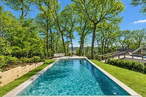 33 Peters Path East Hampton NY 11937