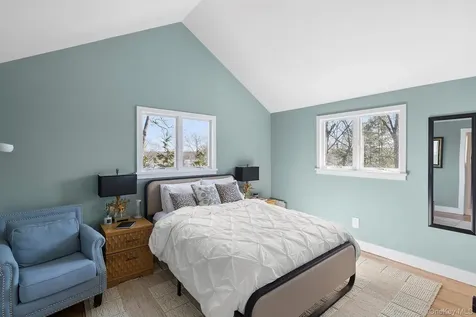 33 Peters Path East Hampton NY 11937