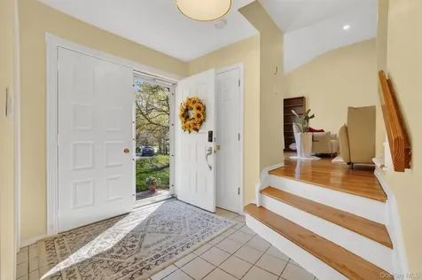 300 Chestnut Court Yorktown Heights NY 10598