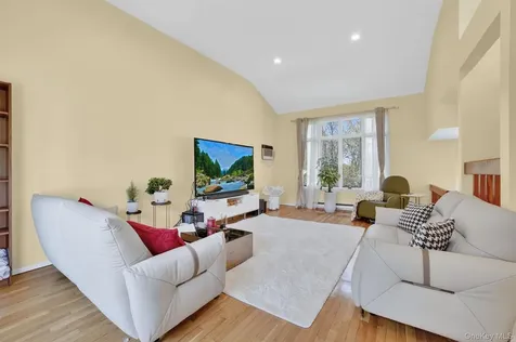 300 Chestnut Court Yorktown Heights NY 10598