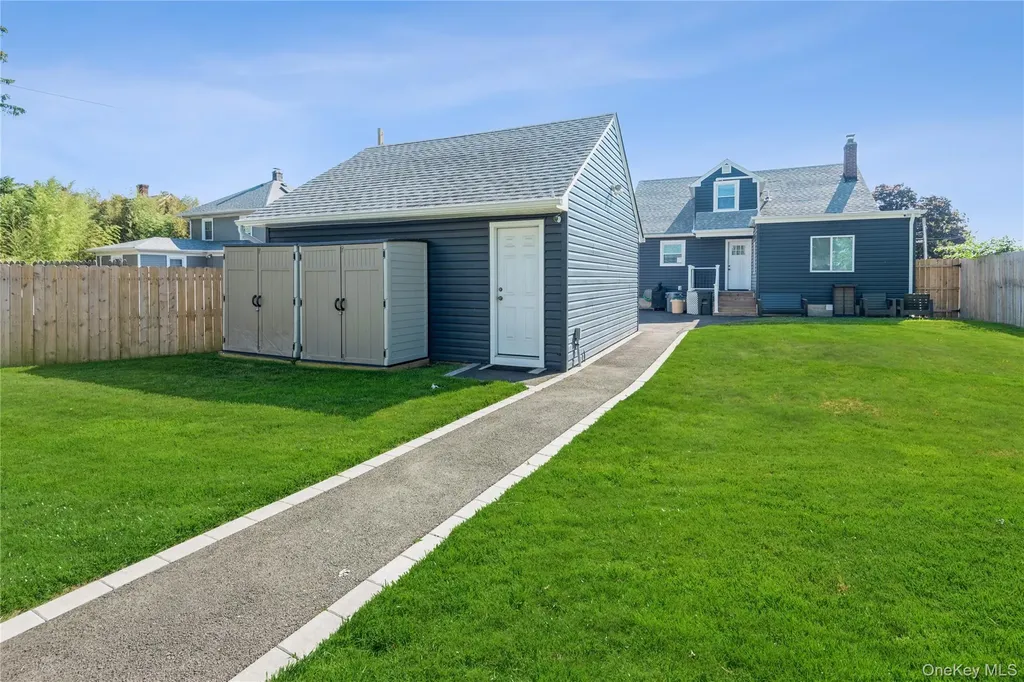 39 Bay Shore Avenue Bay Shore NY 11706