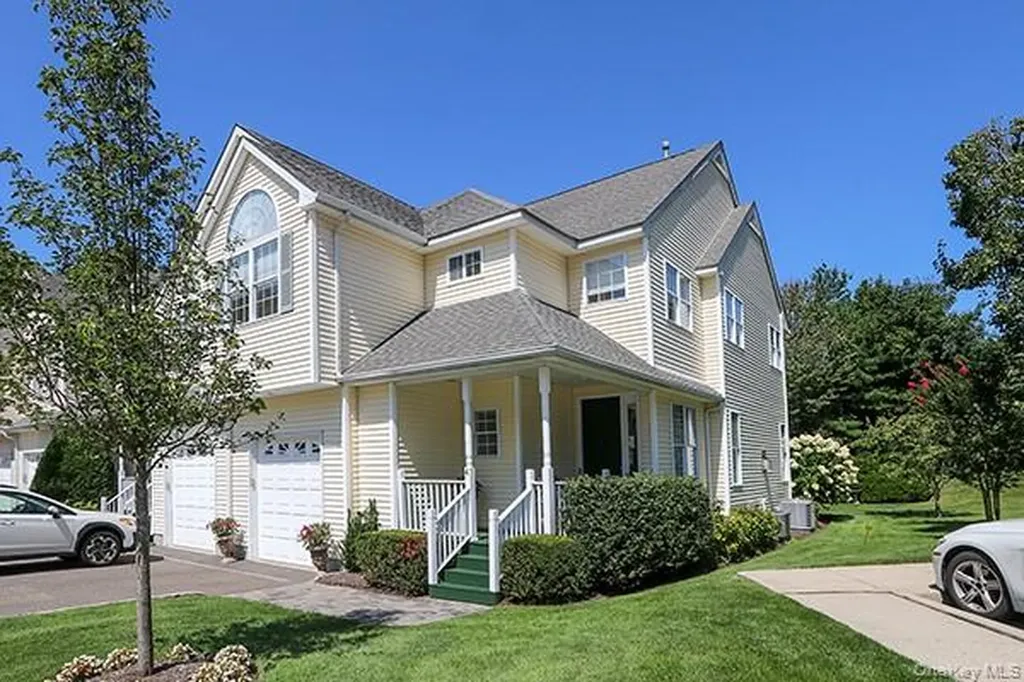 4 Spring Court Huntington NY 11743