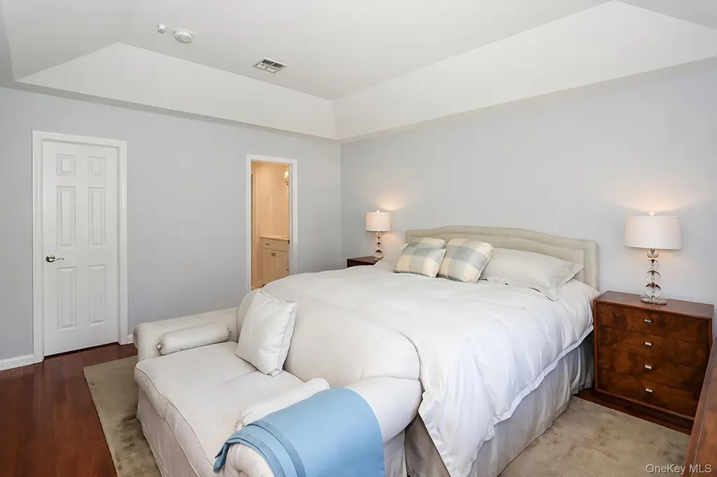 4 Spring Court Huntington NY 11743