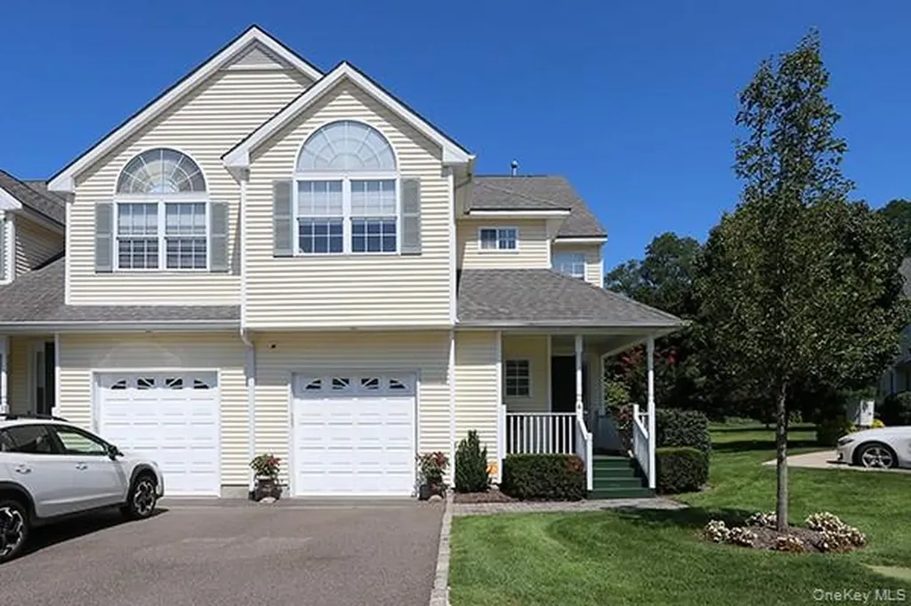 4 Spring Court Huntington NY 11743