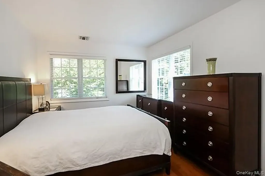 4 Spring Court Huntington NY 11743