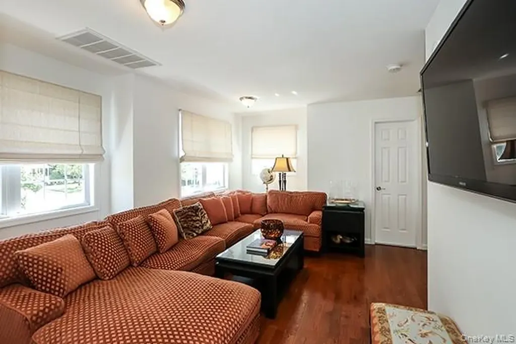 4 Spring Court Huntington NY 11743