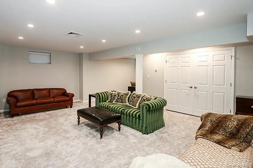 4 Spring Court Huntington NY 11743
