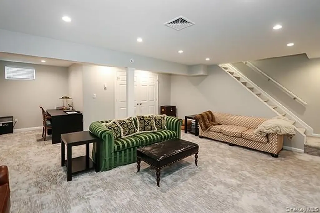 4 Spring Court Huntington NY 11743