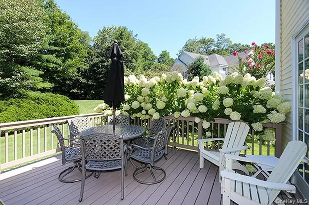 4 Spring Court Huntington NY 11743