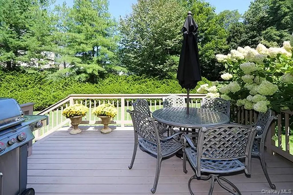 4 Spring Court Huntington NY 11743