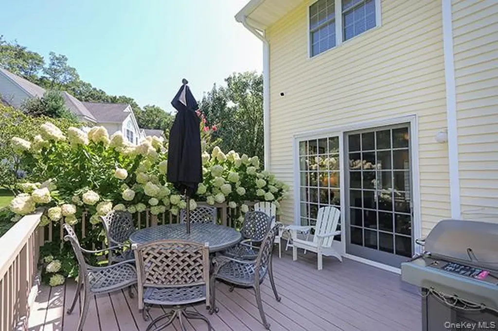 4 Spring Court Huntington NY 11743