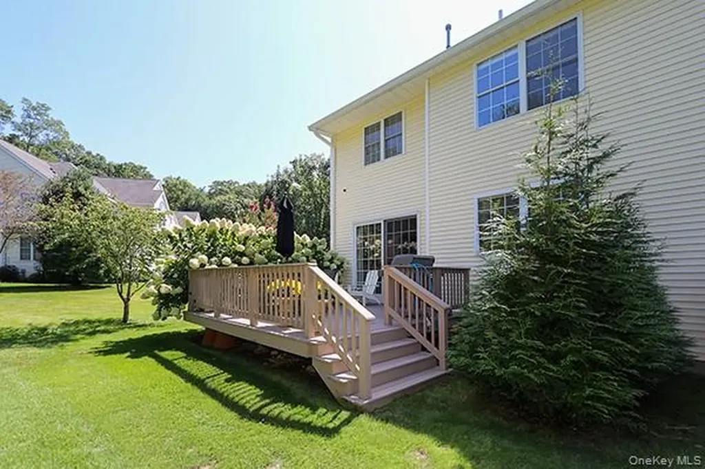 4 Spring Court Huntington NY 11743