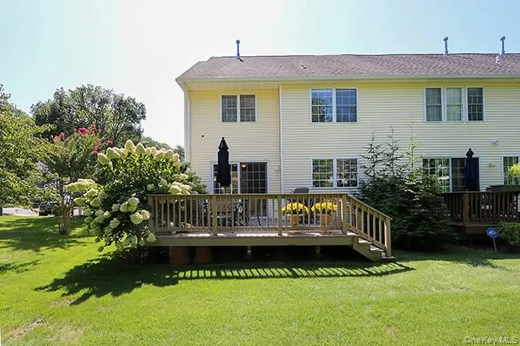 4 Spring Court Huntington NY 11743