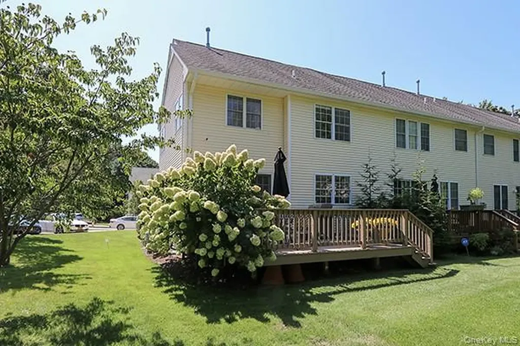 4 Spring Court Huntington NY 11743