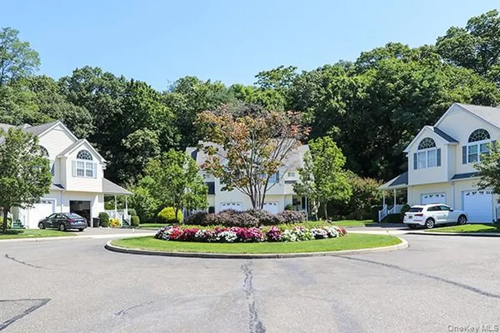 4 Spring Court Huntington NY 11743