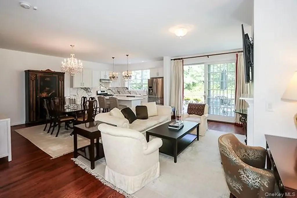 4 Spring Court Huntington NY 11743