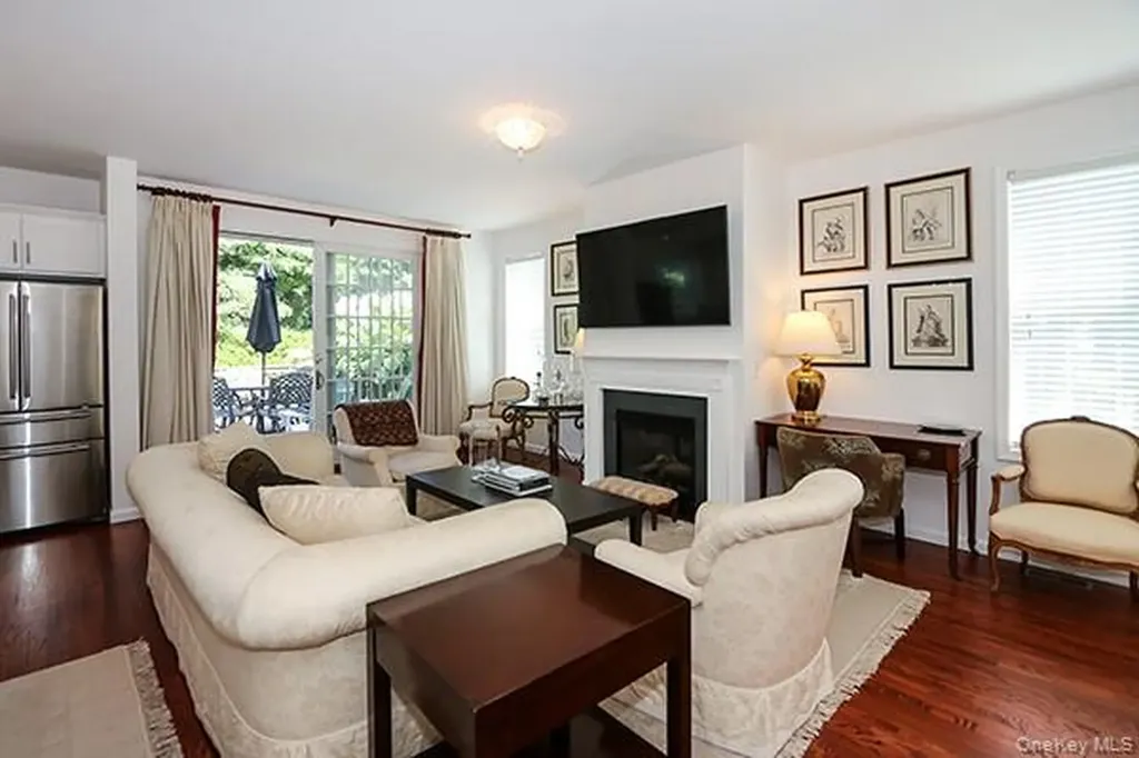 4 Spring Court Huntington NY 11743