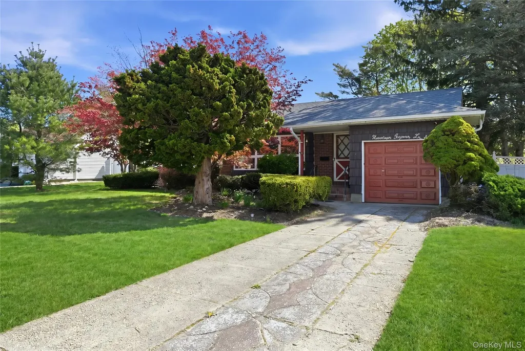 19 Gaymor Lane Commack NY 11725